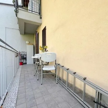 Confortevole Con Terrazza شقة *