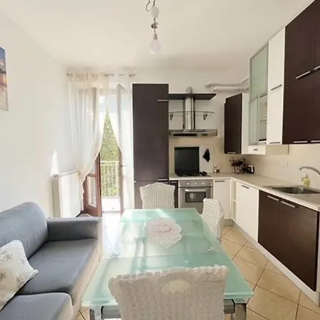 Confortevole Con Terrazza Apartamento *