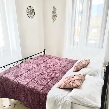 Confortevole Con Terrazza شقة *